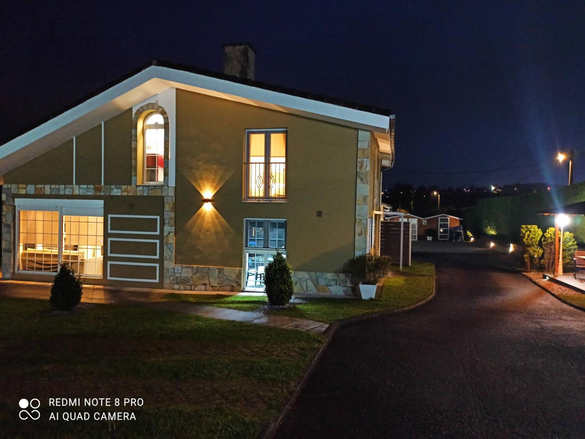 Apartamentos Puerta De Gijon Exterior photo